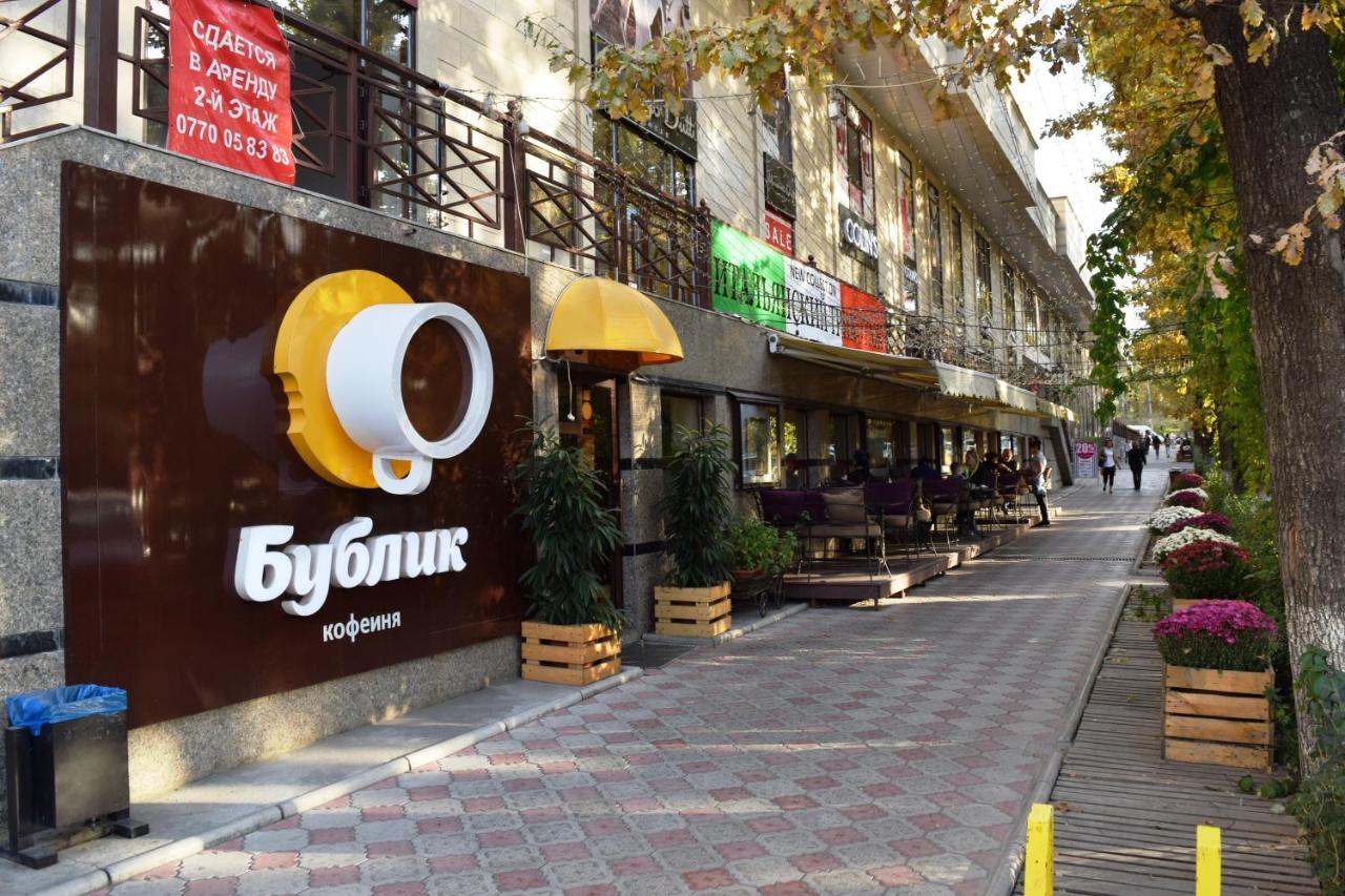 Yellow Apartment In The Center Of บิชเคก ภายนอก รูปภาพ