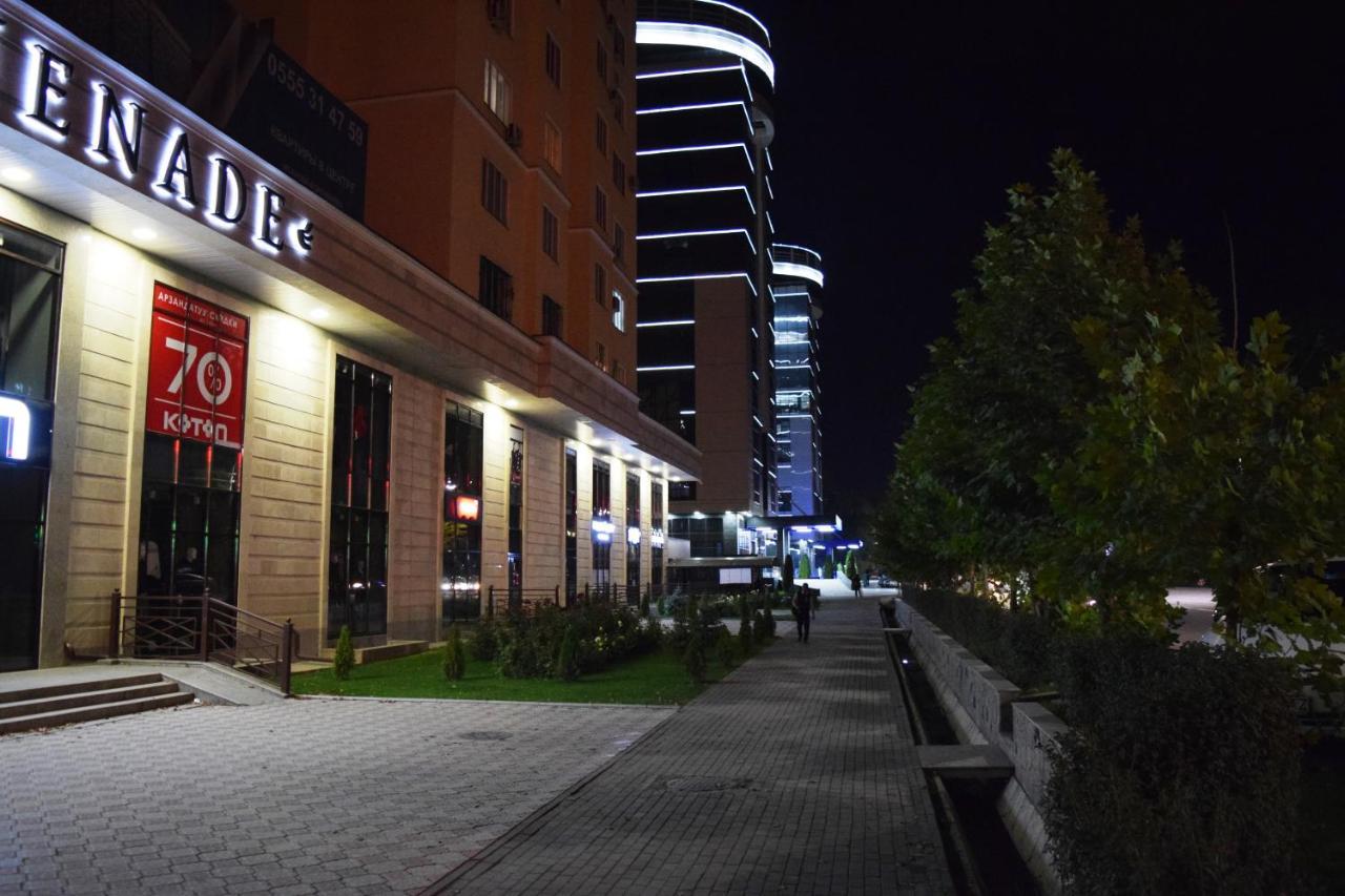 Yellow Apartment In The Center Of บิชเคก ภายนอก รูปภาพ