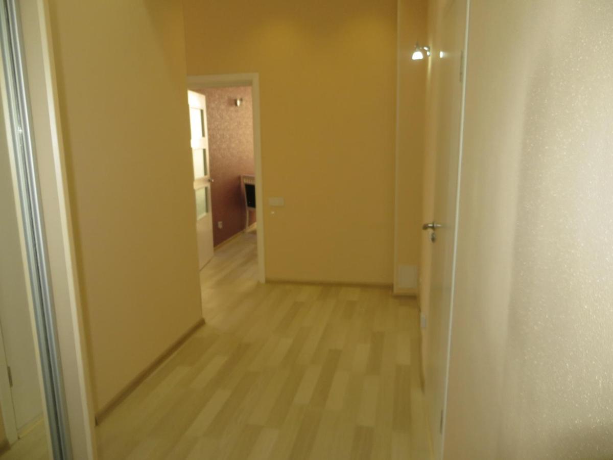 Yellow Apartment In The Center Of บิชเคก ภายนอก รูปภาพ